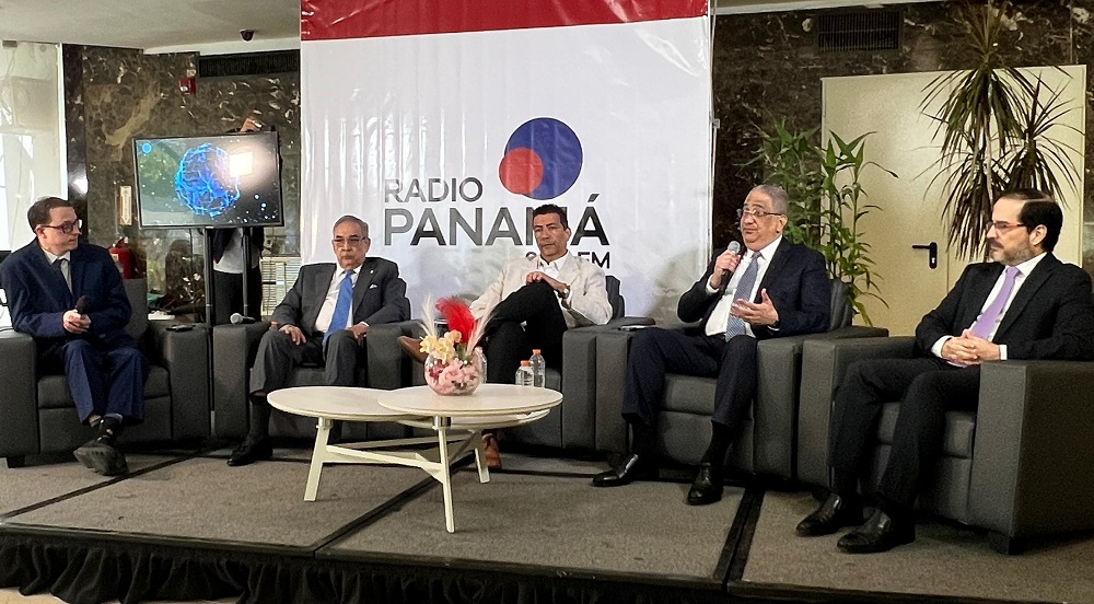 Foro de Responsabilidad Social y Transformacion Energetica por Radio Panama