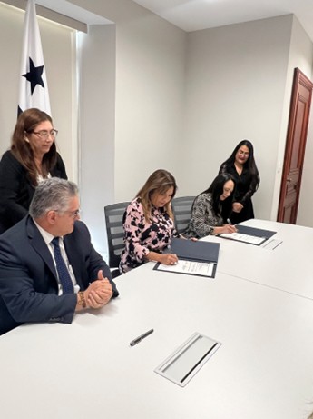 Naturgy y el Ministerio de la Presidencia formalizan traspaso del sistema de alumbrado