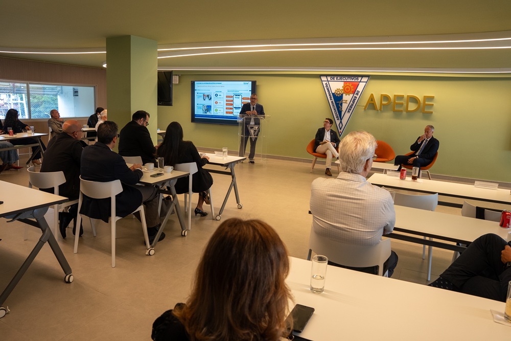 Naturgy presenta sus inversiones y proyectos para fortalecer la red de distribución eléctrica en Panamá. 1 NATURGY APEDE 30